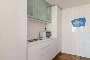 Coffee/tea maker, fridge, microwave, oven - Red House close to @Accademia Bridge (Venezia)