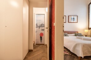 3 bedrooms, desk, iron/ironing board, WiFi - Red House close to @Accademia Bridge (Venezia)