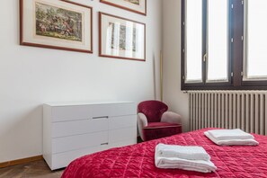 3 bedrooms, desk, iron/ironing board, WiFi - Red House close to @Accademia Bridge (Venezia)