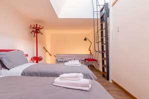 3 chambres, fer et planche à repasser, Wi-Fi, draps fournis