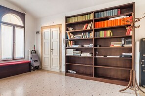 Interior - Red House close to @Accademia Bridge (Venezia)