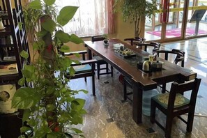Lobby lounge - Aiju chain hotel (Yingkou Xiongyue Railway Station) (Yingkou)