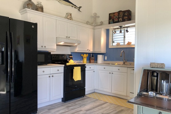 Køleskab, mikrobølgeovn, ovn, kogeplade