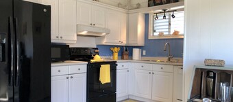 10 Min Walk to Beach, Cozy Family Home