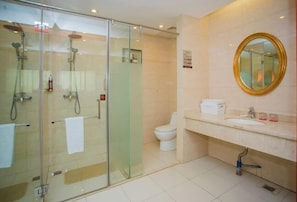 A modern bathroom with a glass-enclosed shower, a toilet, and a sink with a mirror. - Wan Li Duo Hotel (Mingshu) (Chengdu)
