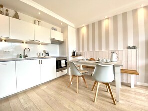 Kühlschrank, Ofen, Herdplatte, Geschirrspüler
