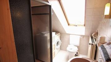 SĂšche-cheveux, serviettes fournies