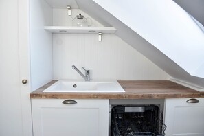Fridge, microwave, oven, stovetop - Herzmuschel - Holiday apartment in the heart of Tinnum ideal for families (Hörnum (Sylt))