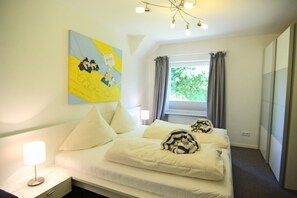 2 bedrooms, iron/ironing board, WiFi, bed sheets