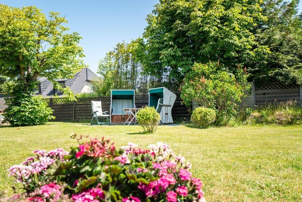 Property grounds - Anke im Haus Wega - Relaxed island life: Cozy vacation apartment in (Sylt)