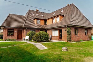 Unclassified image, 5 of 22, button