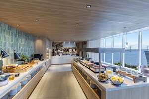 Desayuno buffet todos los días (con cargo)