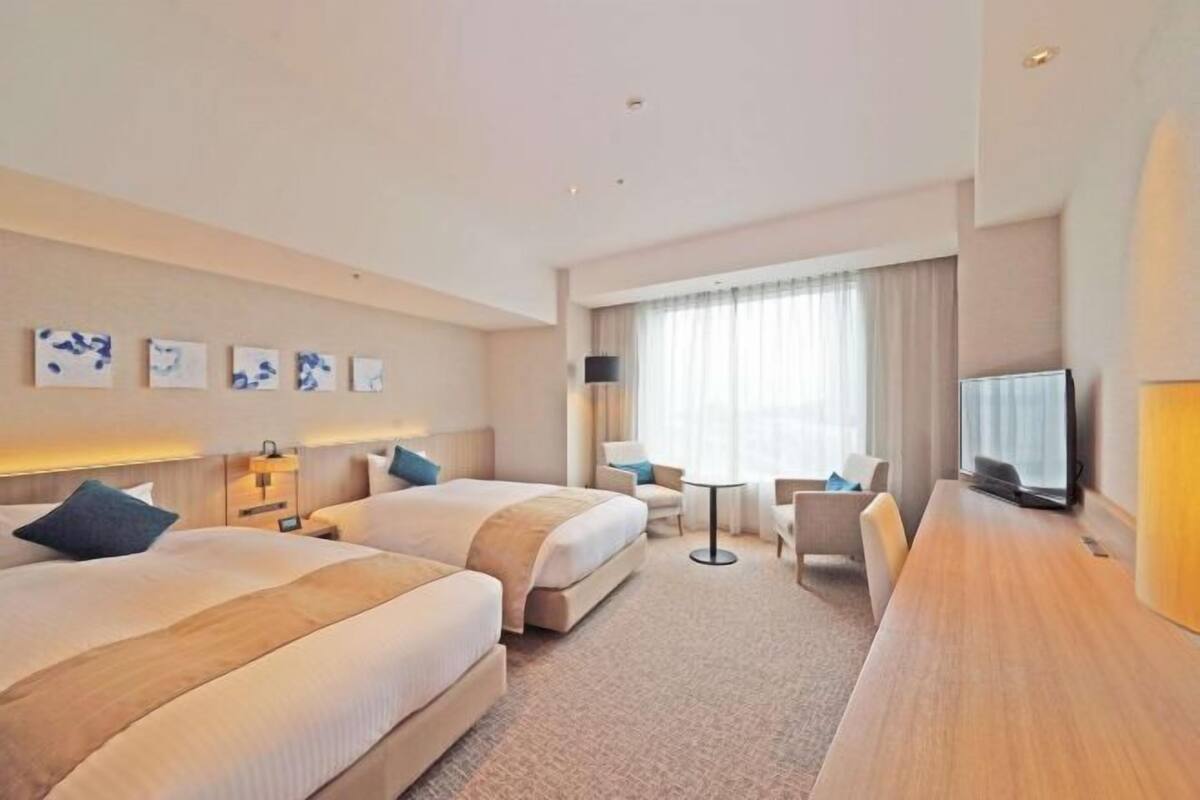 1 bedroom, down duvets, in-room safe, blackout curtains