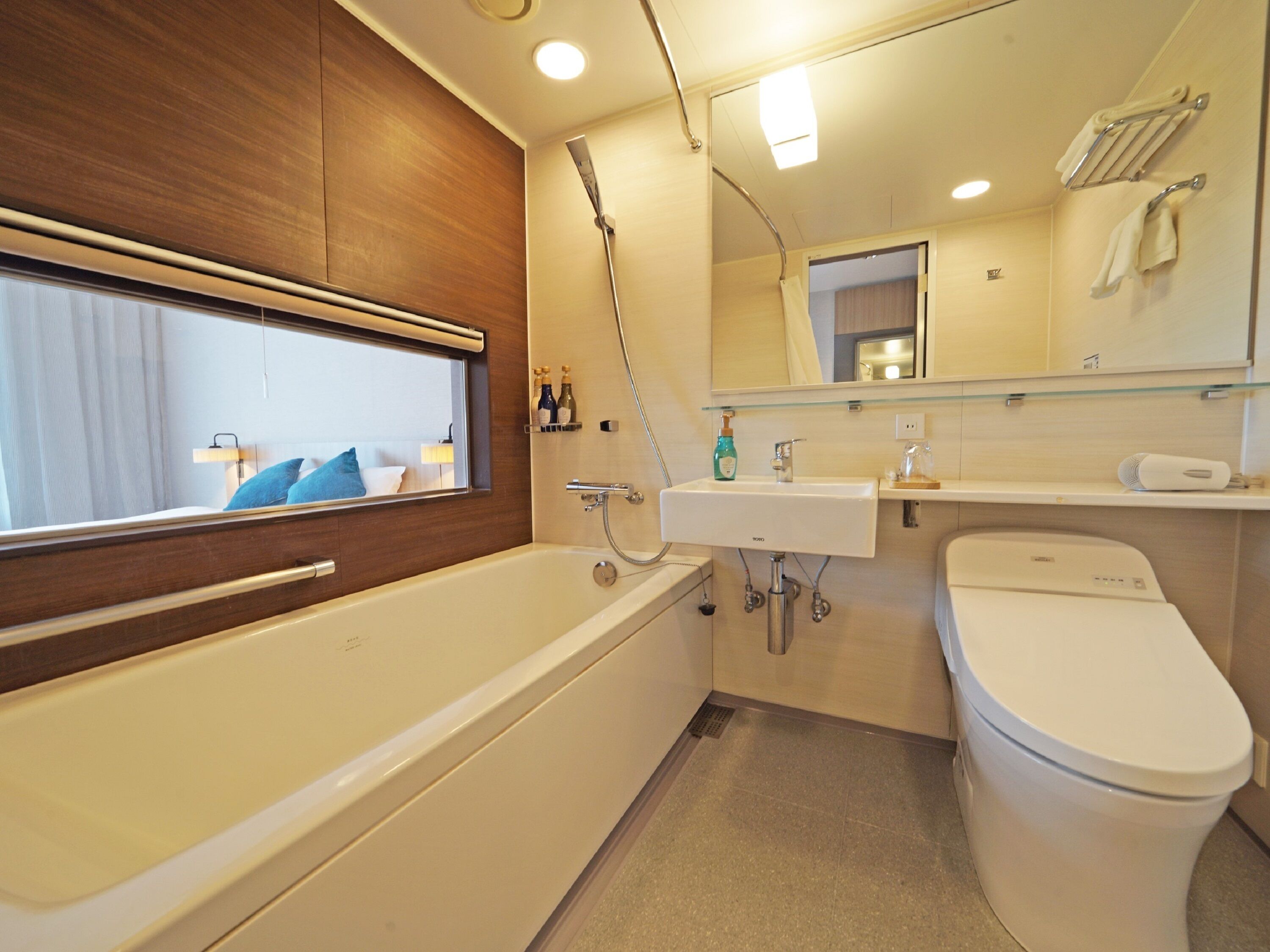 superior double room, non smoking | bathroom | free toiletries, hair dryer, slippers, bidet