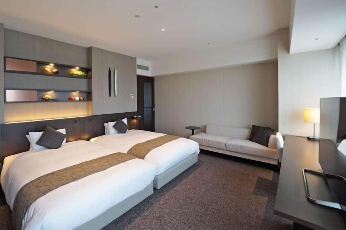 1 bedroom, down duvets, in-room safe, blackout curtains