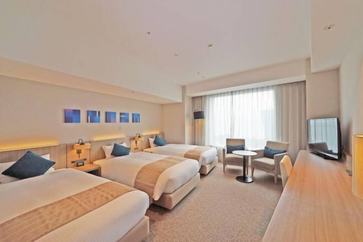 1 bedroom, down duvets, in-room safe, blackout curtains
