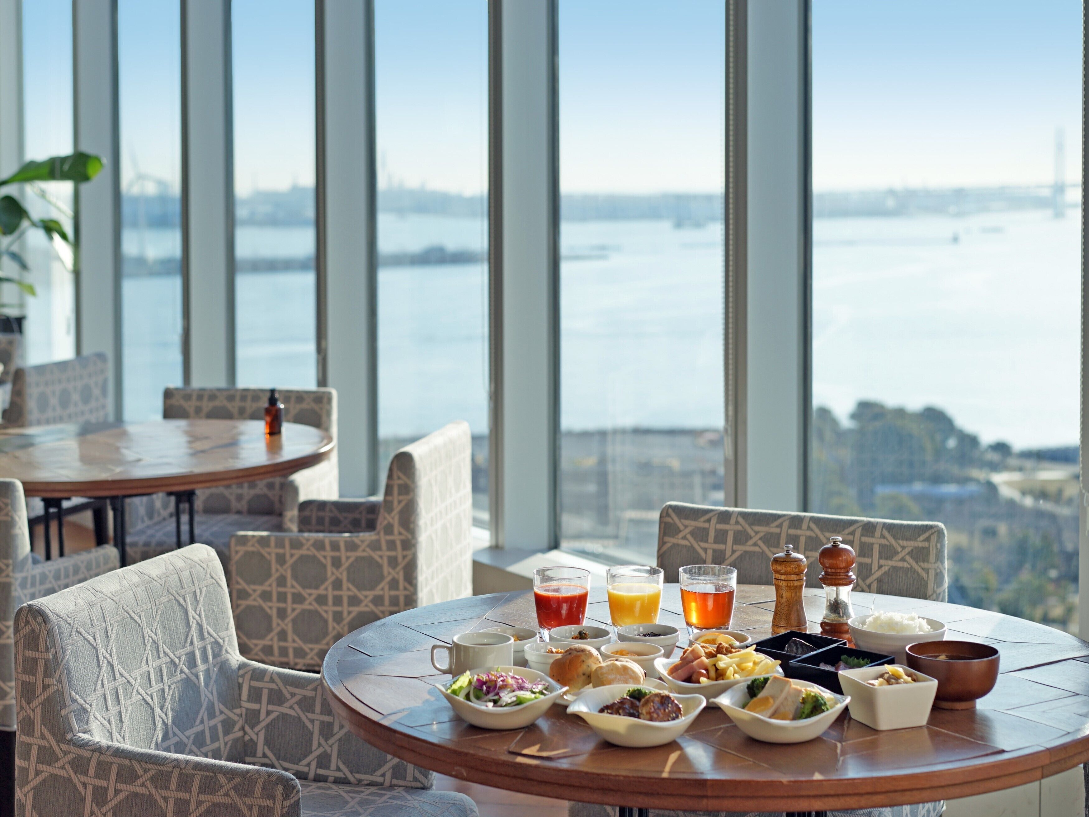 daily buffet breakfast (jpy 2500 per person)