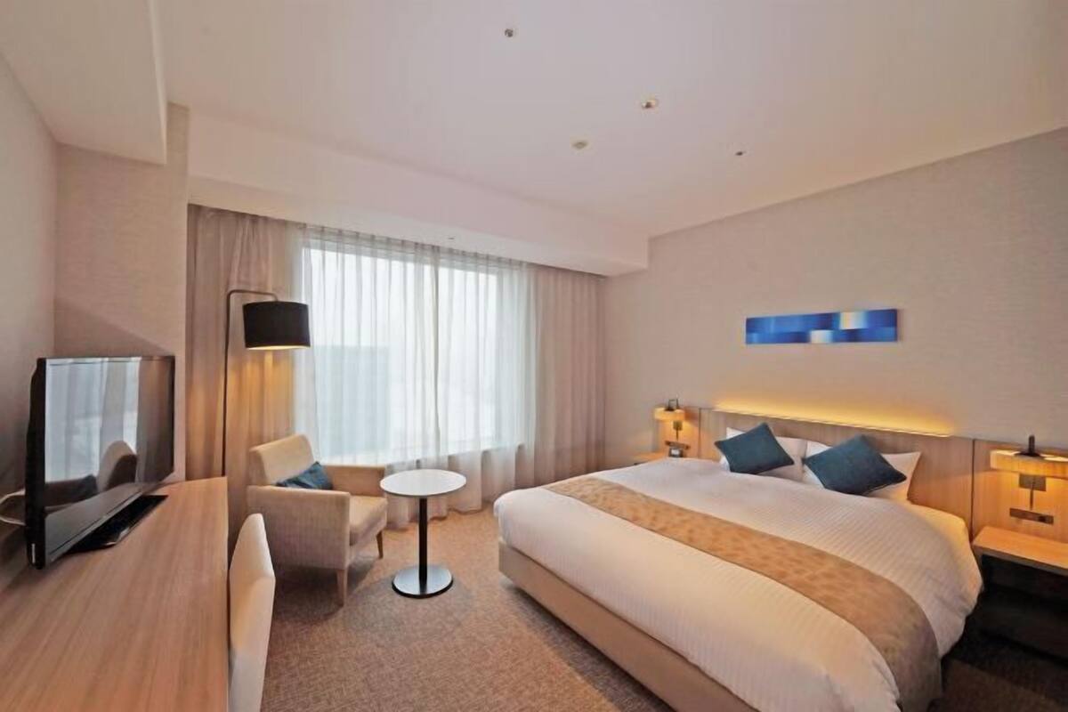1 bedroom, down duvets, in-room safe, blackout curtains