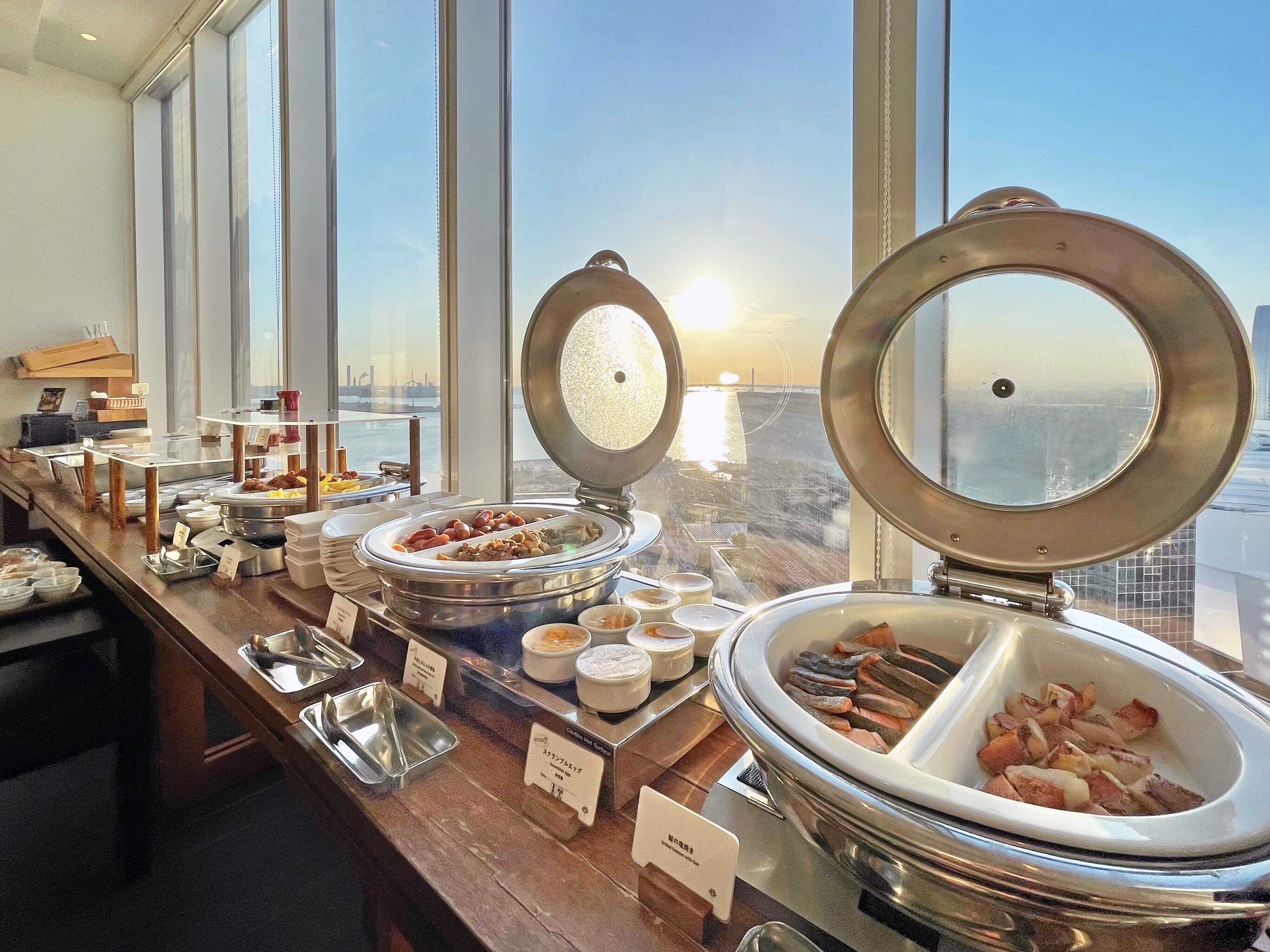 daily buffet breakfast (jpy 2500 per person)