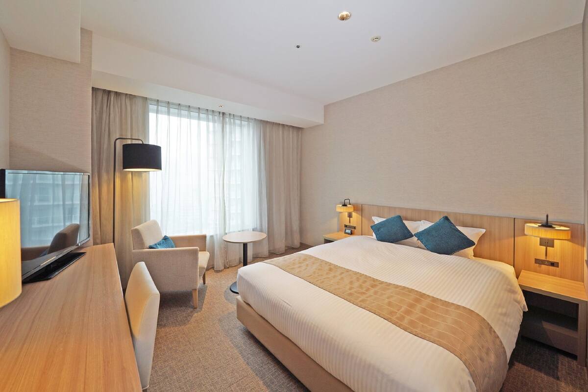 1 bedroom, down duvets, in-room safe, blackout curtains