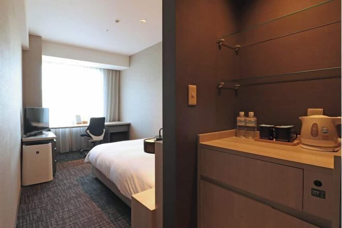 1 bedroom, down duvets, in-room safe, blackout curtains