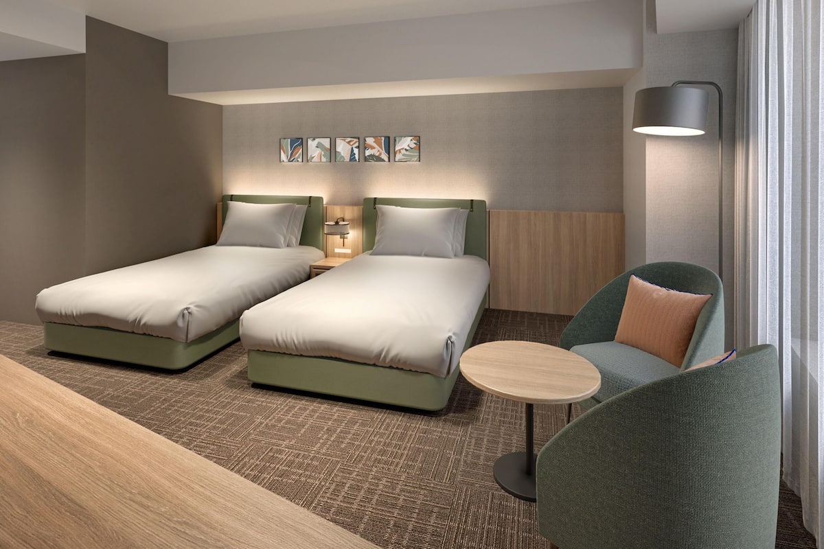 Down comforters, in-room safe, blackout drapes, bed sheets