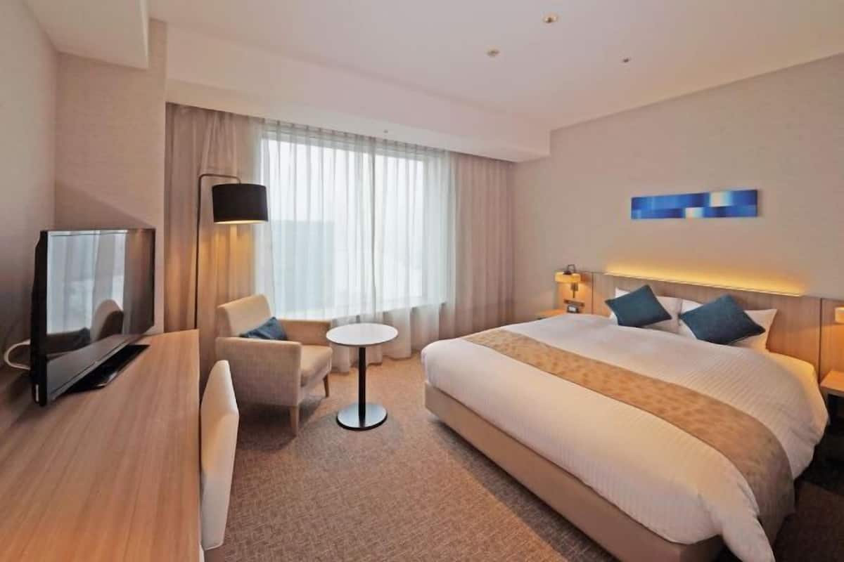 1 bedroom, down duvets, in-room safe, blackout curtains