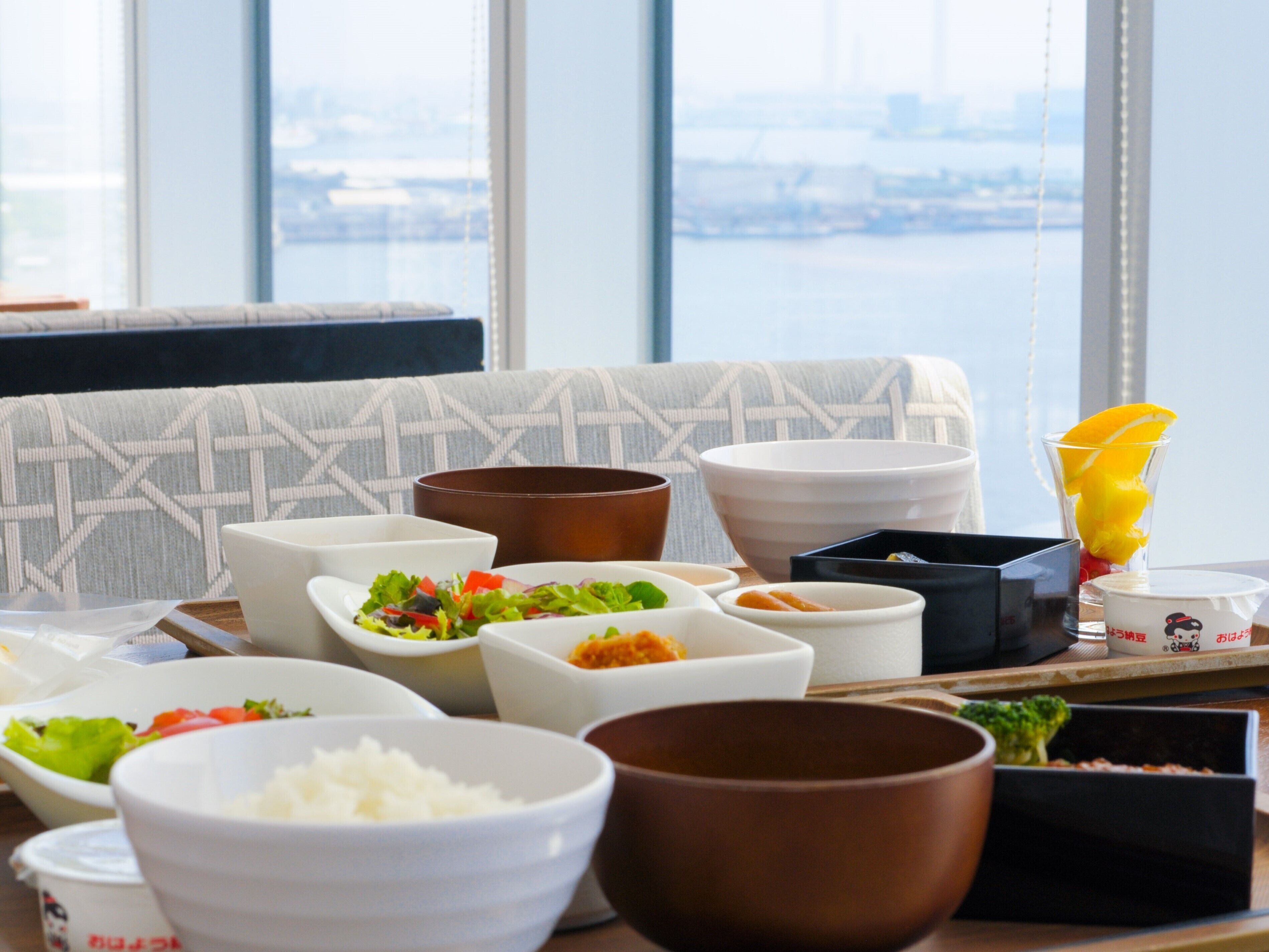 daily buffet breakfast (jpy 2500 per person)