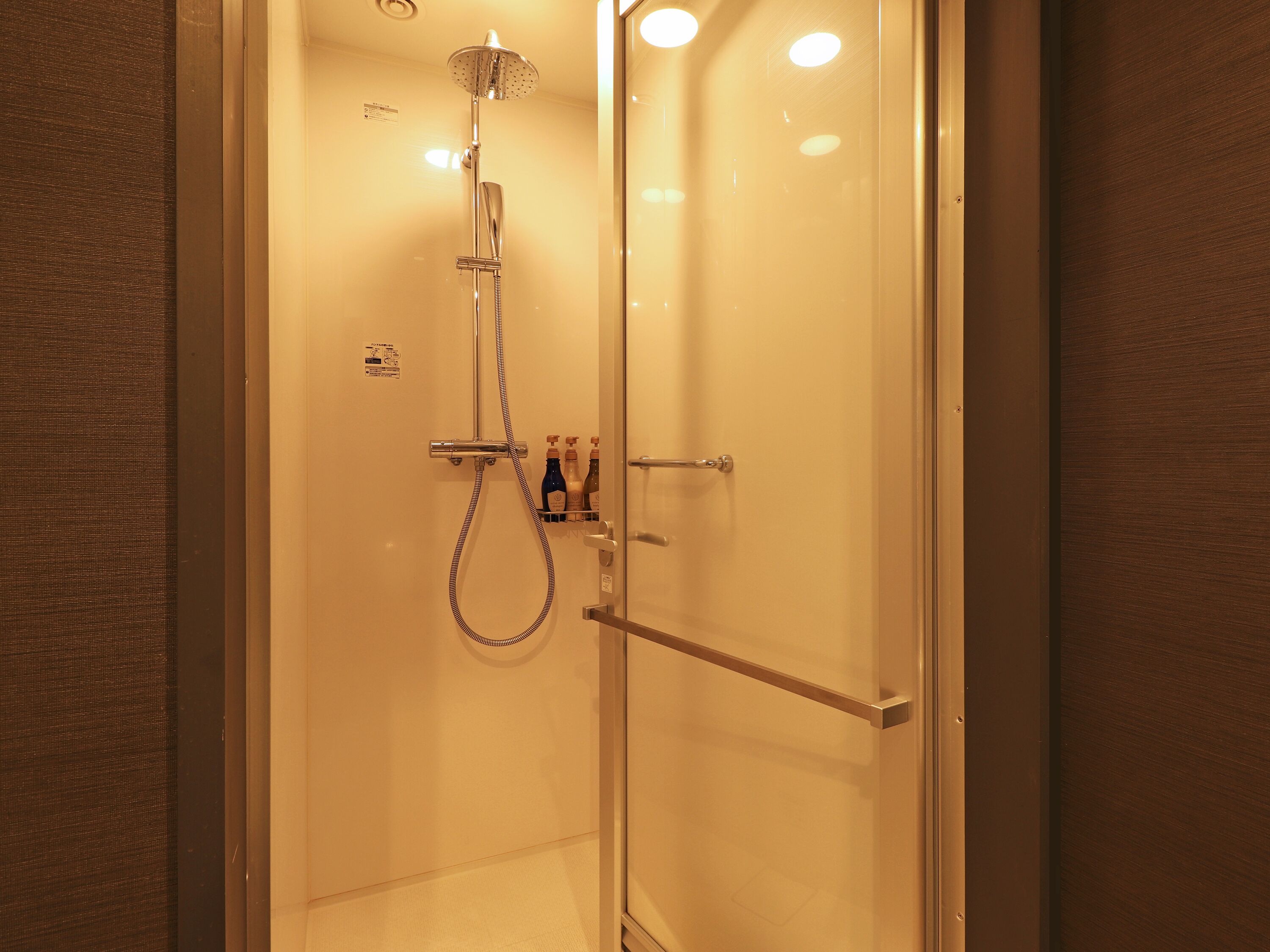 economy double room, non smoking | bathroom | free toiletries, hair dryer, slippers, bidet