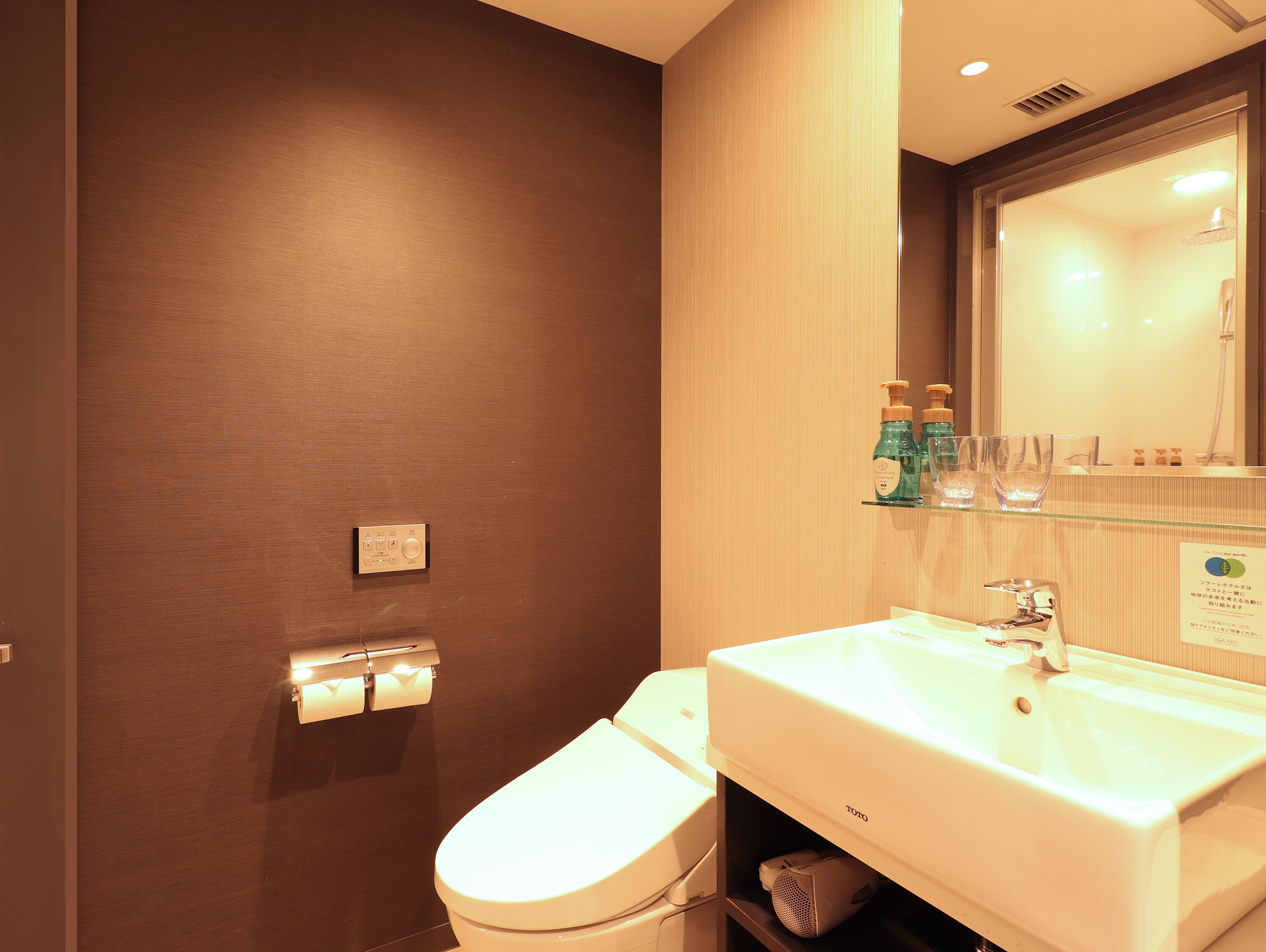 economy double room, non smoking | bathroom | free toiletries, hair dryer, slippers, bidet