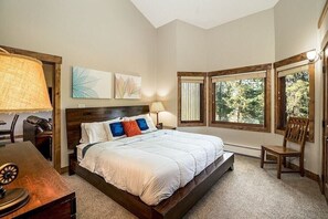 3 室のベッドルーム、アイロン / アイロン台、WiFi (無料)、ベッドシーツ