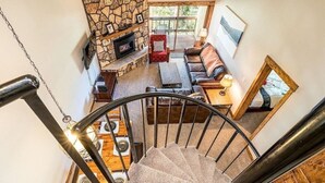 Smart-TV, peis og bøker
