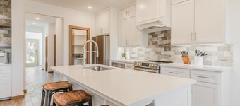 ⭐️New Construction 3BR LUXURY TOWNHOME WALK TO COWBOYS RANGERS GAMES