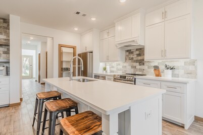 ⭐️New Construction 3BR LUXURY TOWNHOME WALK TO COWBOYS RANGERS GAMES