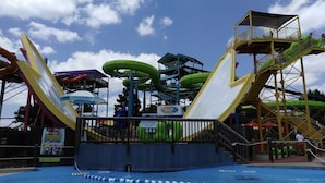 A water park with multiple slides and a pool area. - Entertainment District -Walk to Stadiums - Near Six Flags -Sleeps 8 (Arlington)