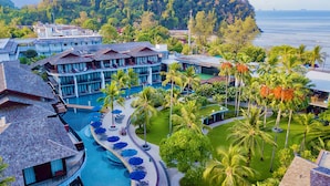 A resort with multiple buildings, a swimming pool, and palm trees. - Holiday Ao Nang Beach Resort Krabi (Krabi)