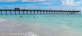 Lovely apartment 5 minutes to the beach, restaurants, shopping and services