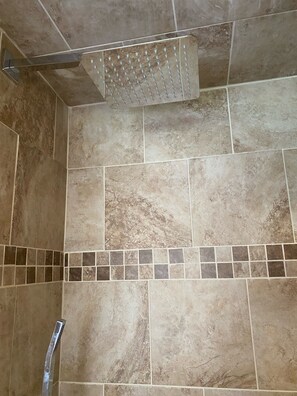 Shower, hair dryer, towels, soap - Hunters Hideaway (Bryson City)