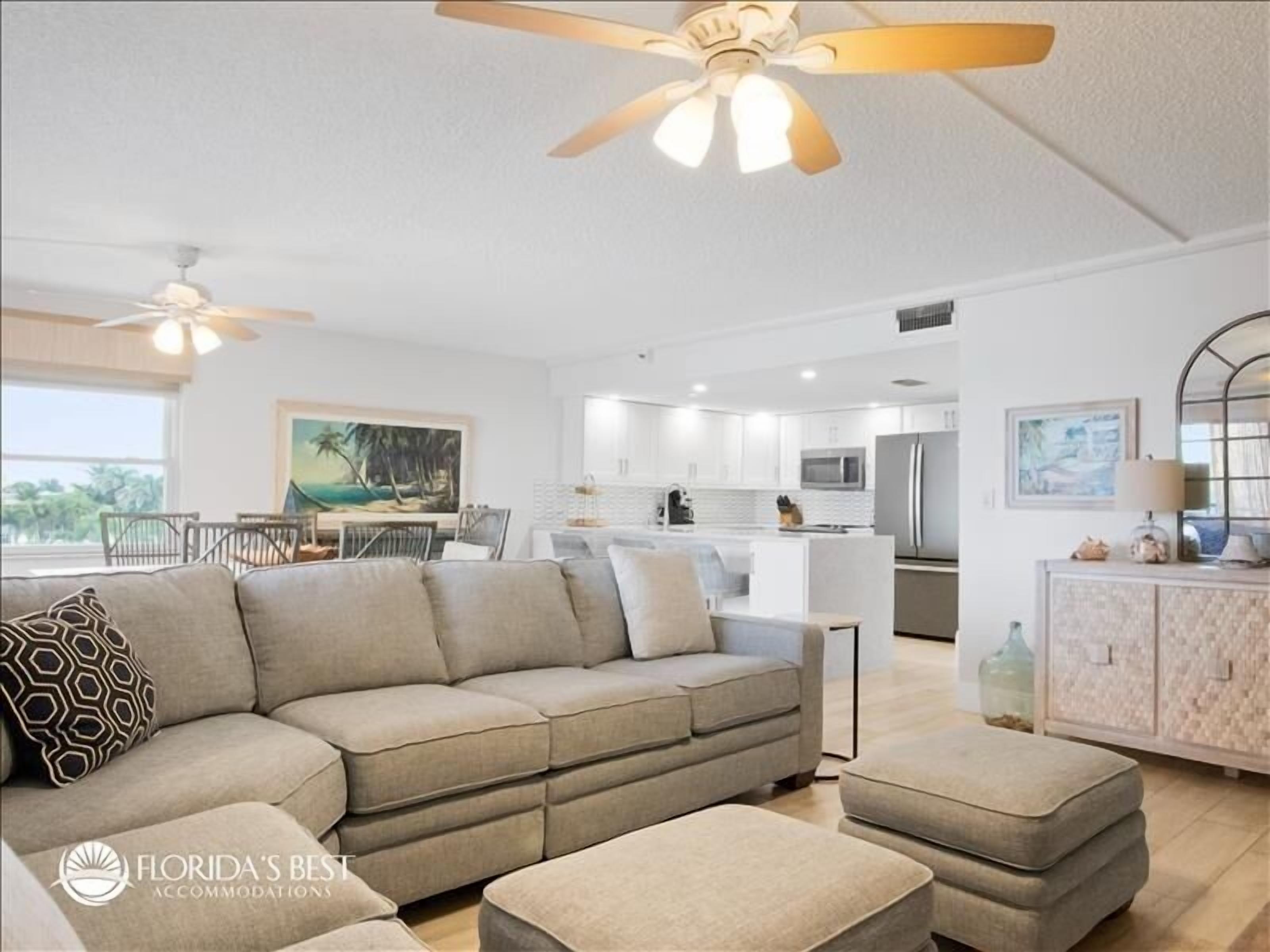 Stunning 2 bedroom Gulf Front condo with Pool