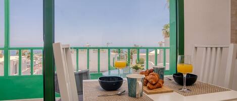 تناول الطعام بالخارج