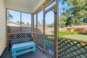 Property grounds - Dog-friendly oasis with central AC, patio & fenced yard - walkable location (Savannah)