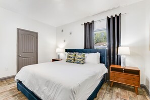 2 bedrooms, iron/ironing board, internet, bed sheets - Dog-friendly oasis with central AC, patio & fenced yard - walkable location (Savannah)