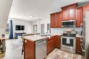 Fridge, microwave, oven, stovetop - Dog-friendly oasis with central AC, patio & fenced yard - walkable location (Savannah)