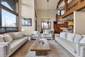 TV connectée, cheminée, baby-foot, espaces bureaux