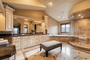 Regadera, tina de hidromasaje, amenidades de baño gratuitas 