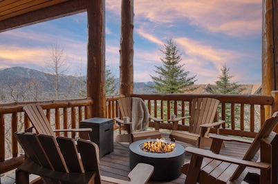 High Meadow by AvantStay | Alpine Views w/ Indoor Pool,Hot Tub & Open Floor Plan