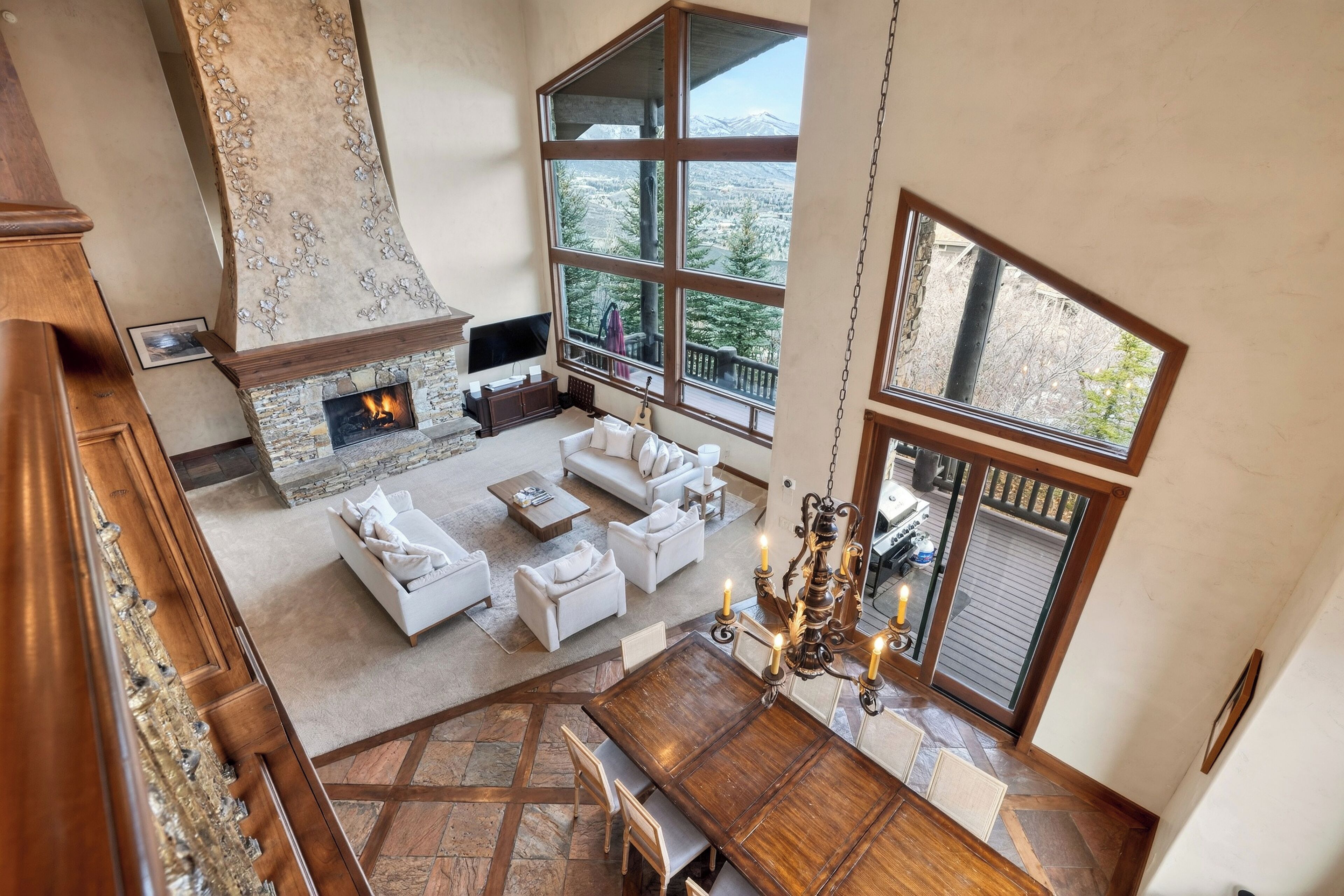 TV connectée, cheminée, baby-foot, espaces bureaux