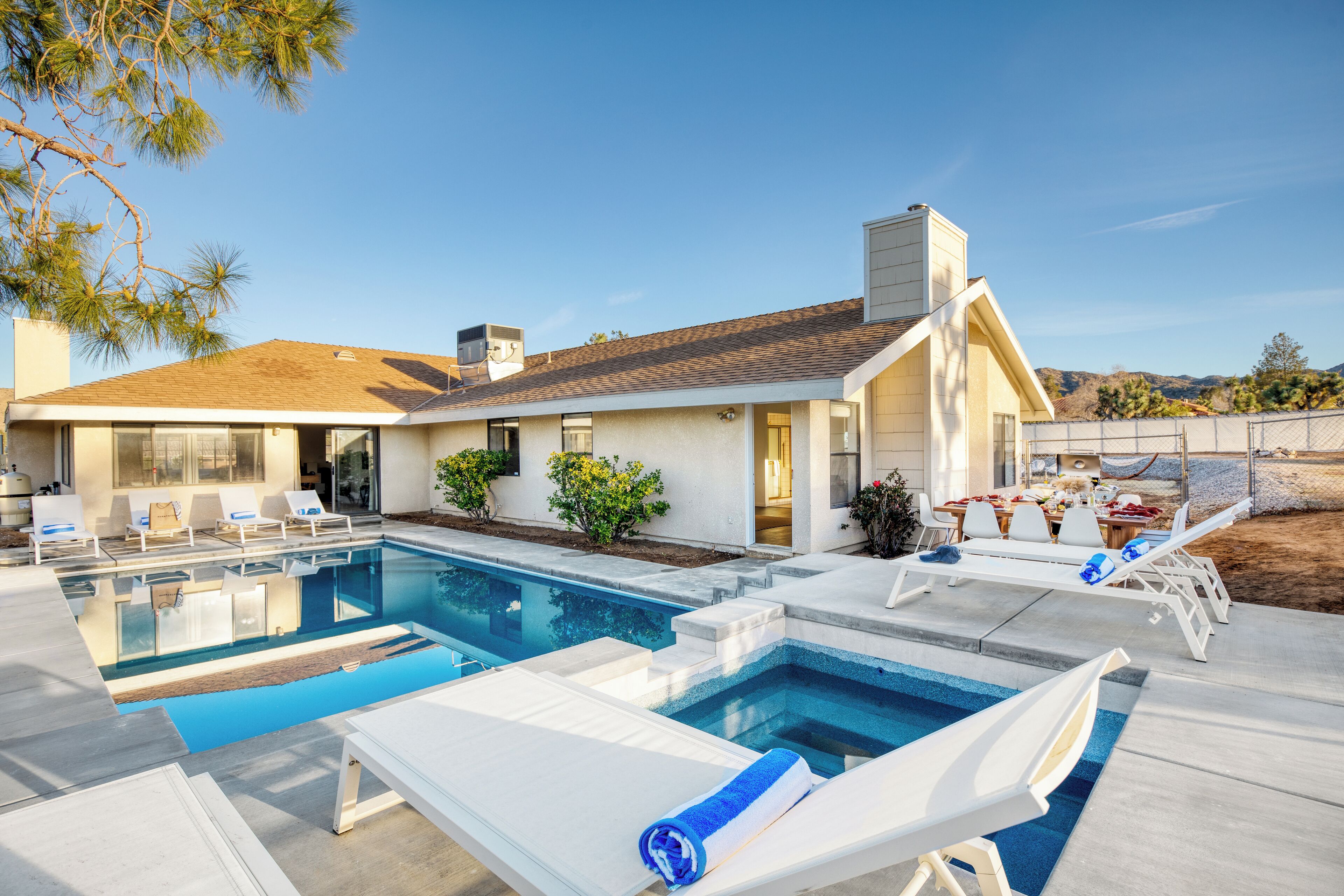 Mojave Moon by AvantStay | Modern & Bright JT Home w/ Pool & Hot Tub