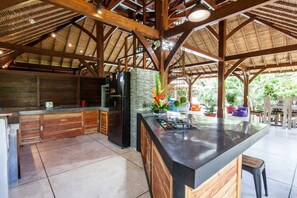 Private kitchen - Villa Emma (Canggu)