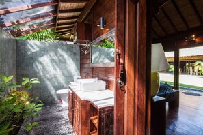 Basic Villa, Multiple Beds | Bathroom | Shower, free toiletries, hair dryer, towels - Villa Emma (Canggu)